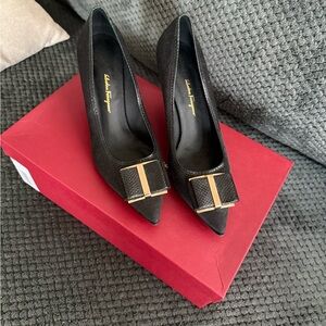Salvatore Ferragamo Black Pumps with Gold Accent Zeri pump mix